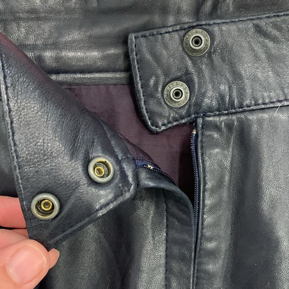 Vintage DANIER Black Leather Pencil Skirt 🖤 — Timeless & Chic - Picture 5 of 9